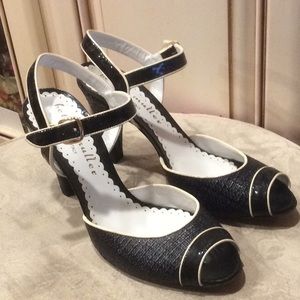 New Bettye Muller black shoes Sz 39.5 3” heel